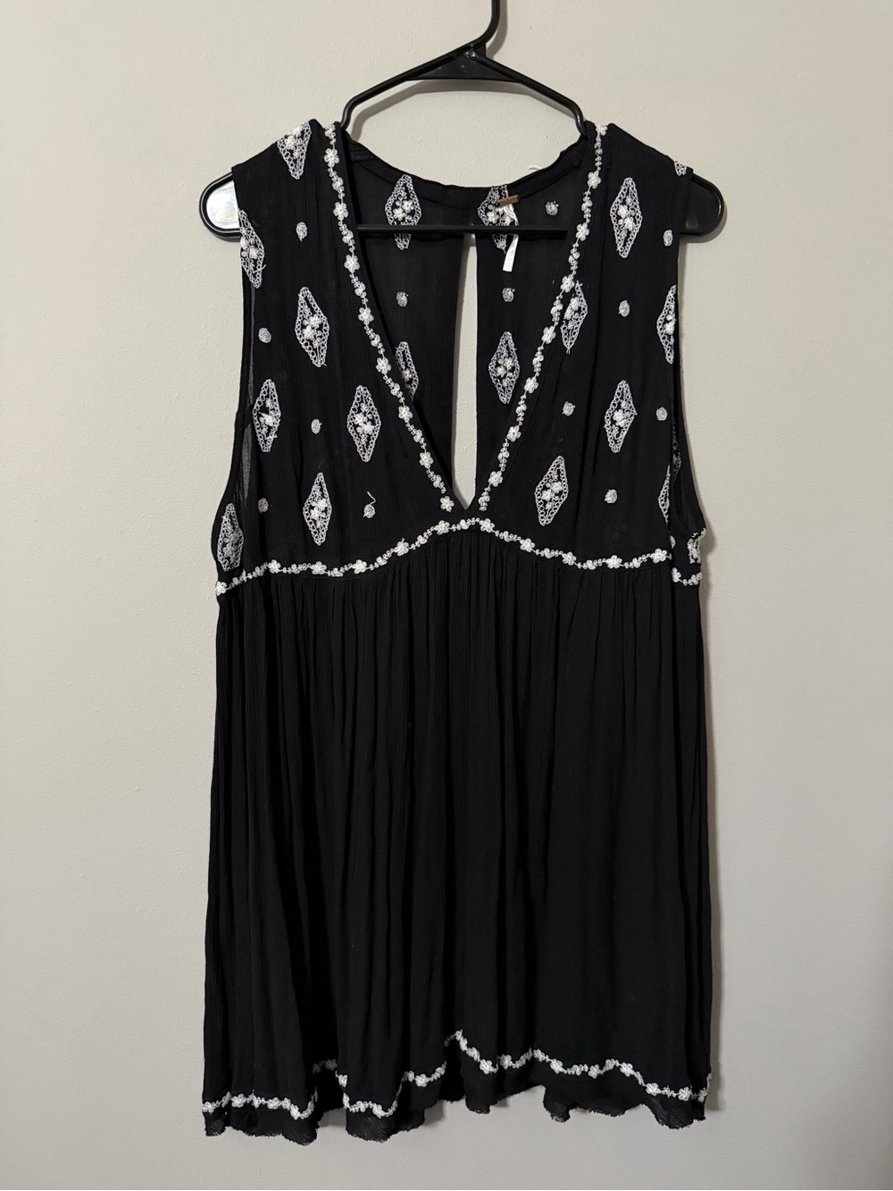 Free People Black Embroidered Sleeveless Tunic Top Boho Babydoll Size Medium